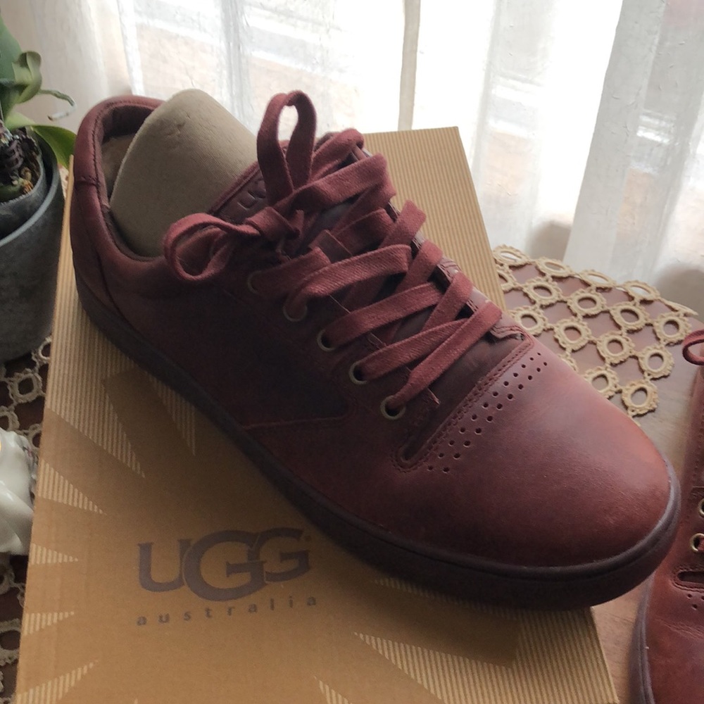 UGG MENS SHOES 👞 size 12 in a in a cherry leather shade (cordovan)